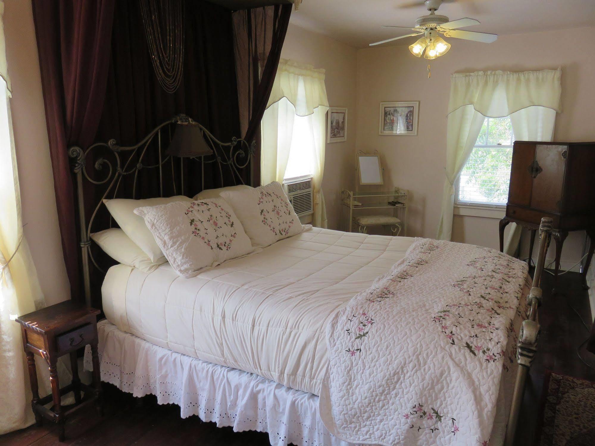 Avenue O Bed And Breakfast Galveston Exterior photo