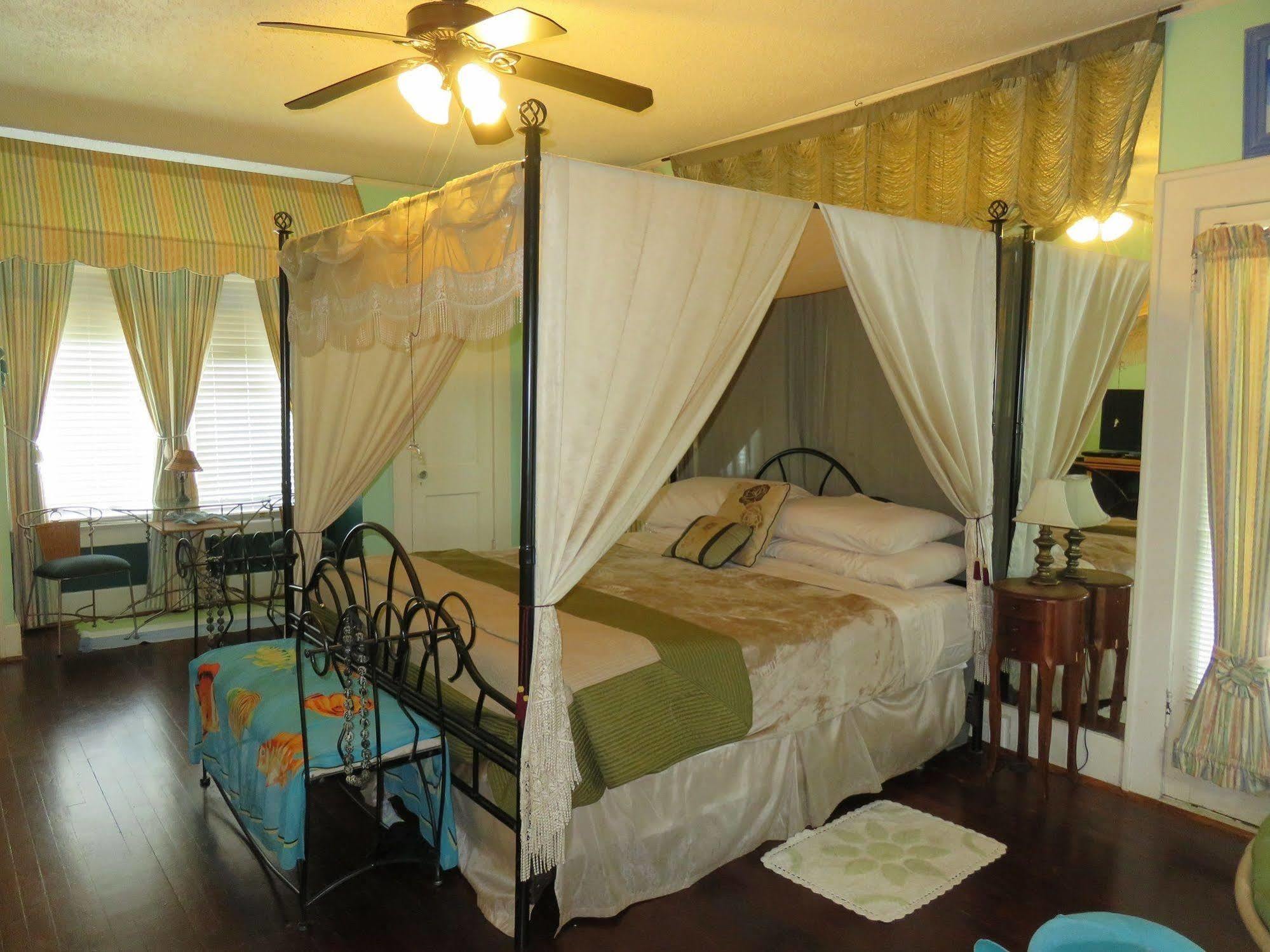 Avenue O Bed And Breakfast Galveston Exterior photo